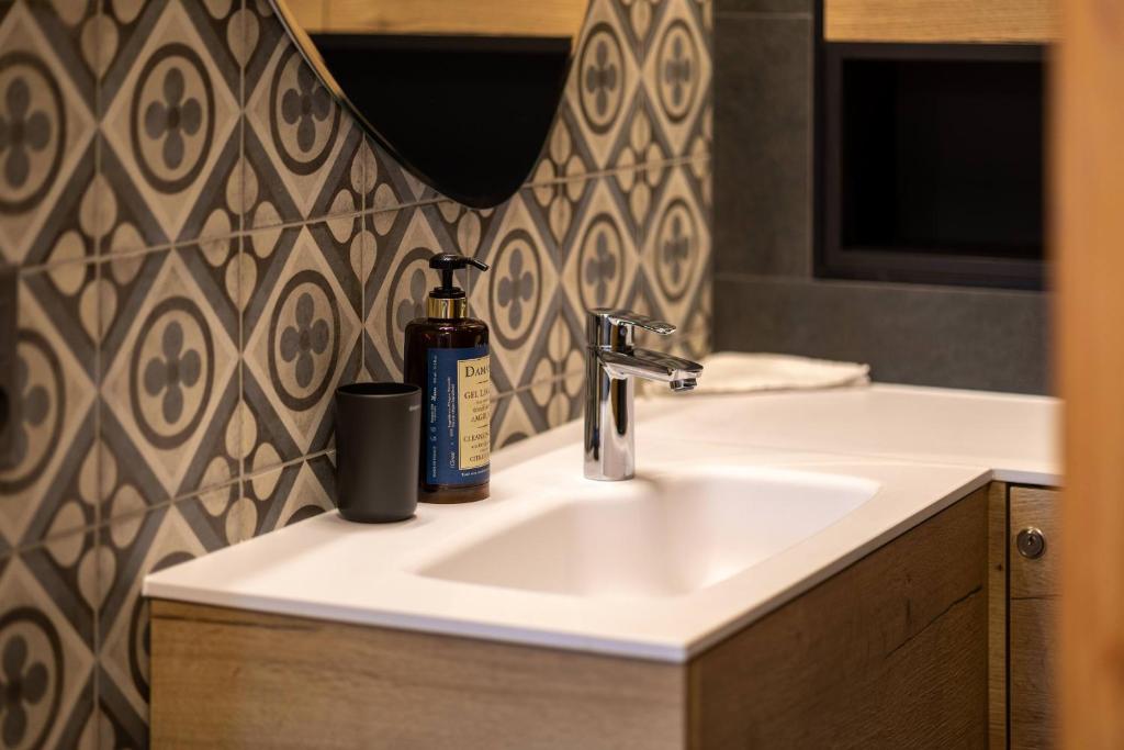 Domaine des Reines C1 - Swimming pool - Resim 18