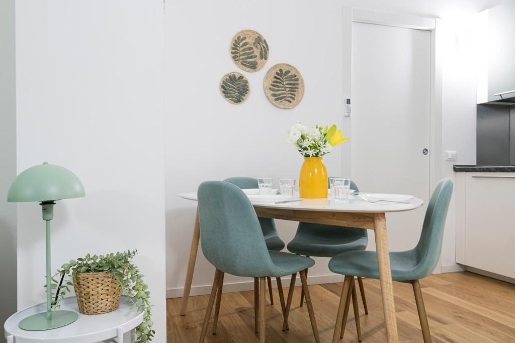 Kuchnia lub aneks kuchenny w obiekcie Easylife - Splendido bilocale immerso nel verde in zona Brera