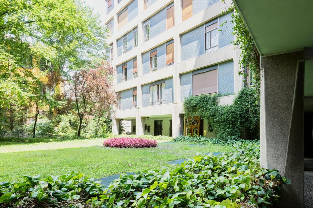 Ogród w obiekcie Easylife - Splendido bilocale immerso nel verde in zona Brera