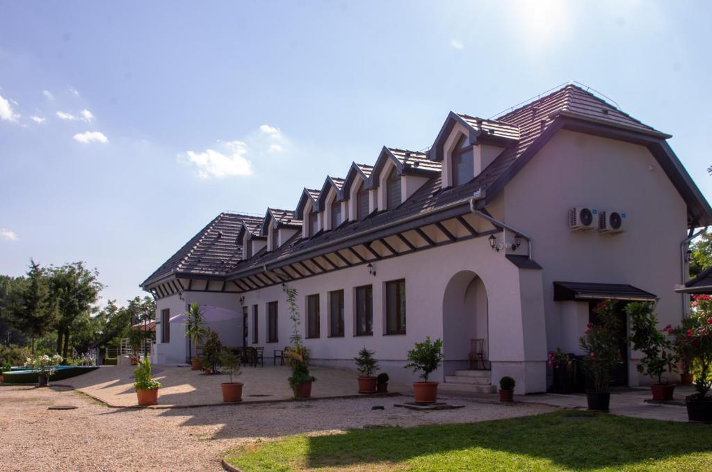 Budova, kde se aparthotel nachází