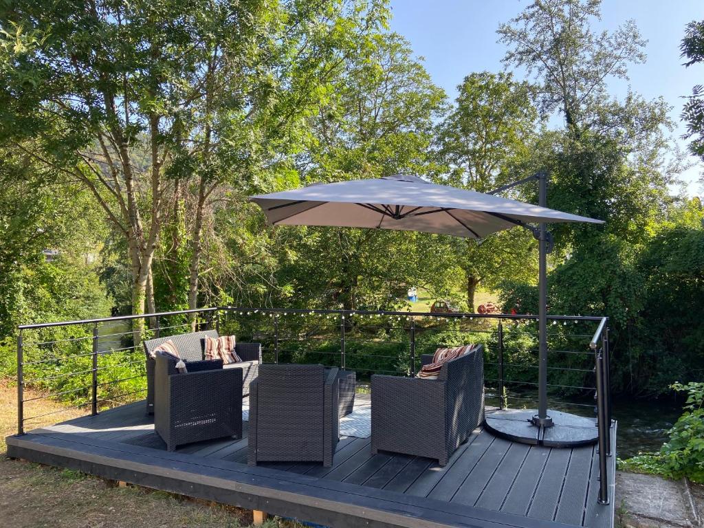 Zahrada ubytování Private riverside villa with breathtaking views