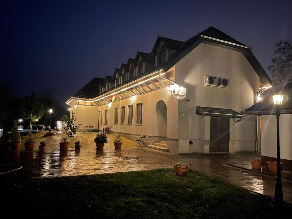 Budova, kde se aparthotel nachází
