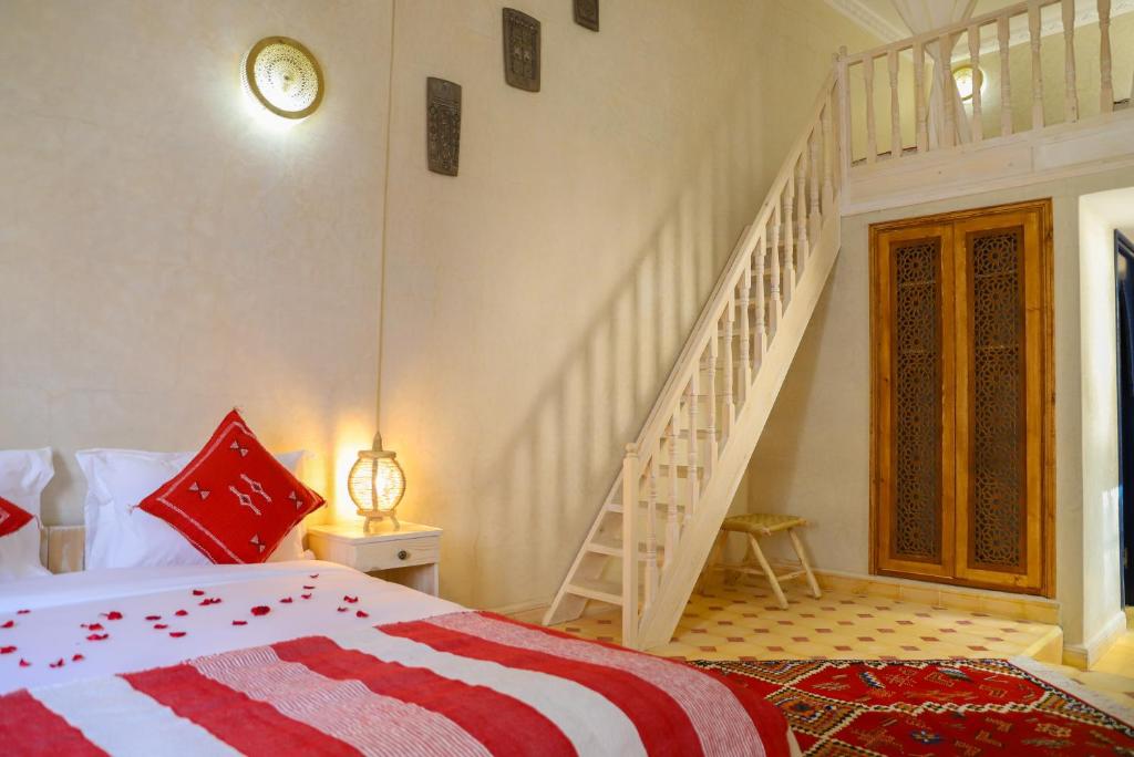 Postel nebo postele na pokoji v ubytování Riad YAHIA ZAMANE
