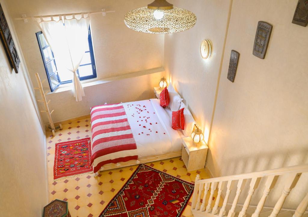 Postel nebo postele na pokoji v ubytování Riad YAHIA ZAMANE