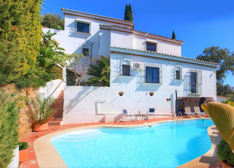 Πισίνα στο ή κοντά στο 4 bed private pool Villa Bermeja