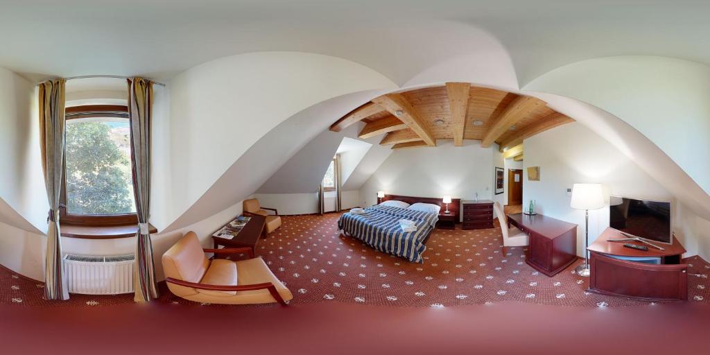 
Superior Family Room
