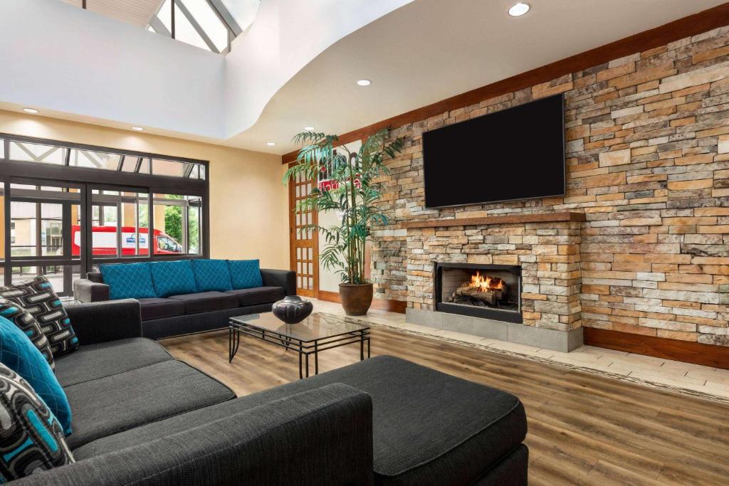 Days Hotel by Wyndham Allentown Airport / Lehigh Valley photo