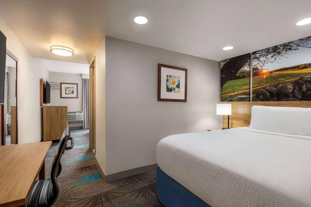Days Hotel by Wyndham Allentown Airport / Lehigh Valley photo