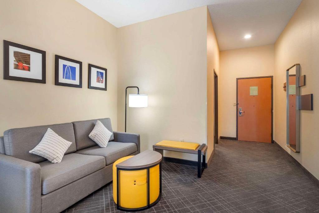 Posezení v ubytování Comfort Suites McKinney-Allen