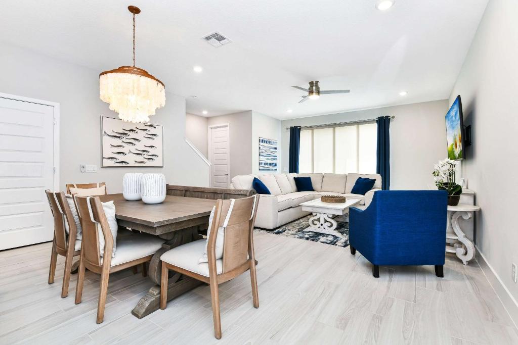 Spectrum Resort Orlando, Ascend Hotel Collection - 3 Bedroom Luxury Townhome W/Patio