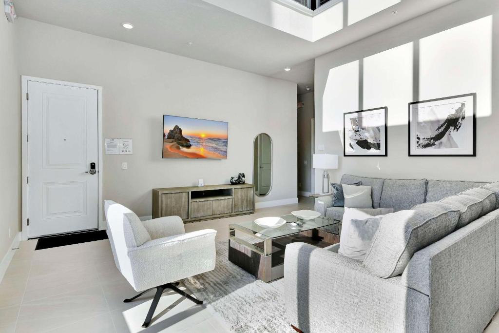 Spectrum Resort Orlando, Ascend Hotel Collection - 5 Bedroom Luxury Two Story Condo W/Balcony