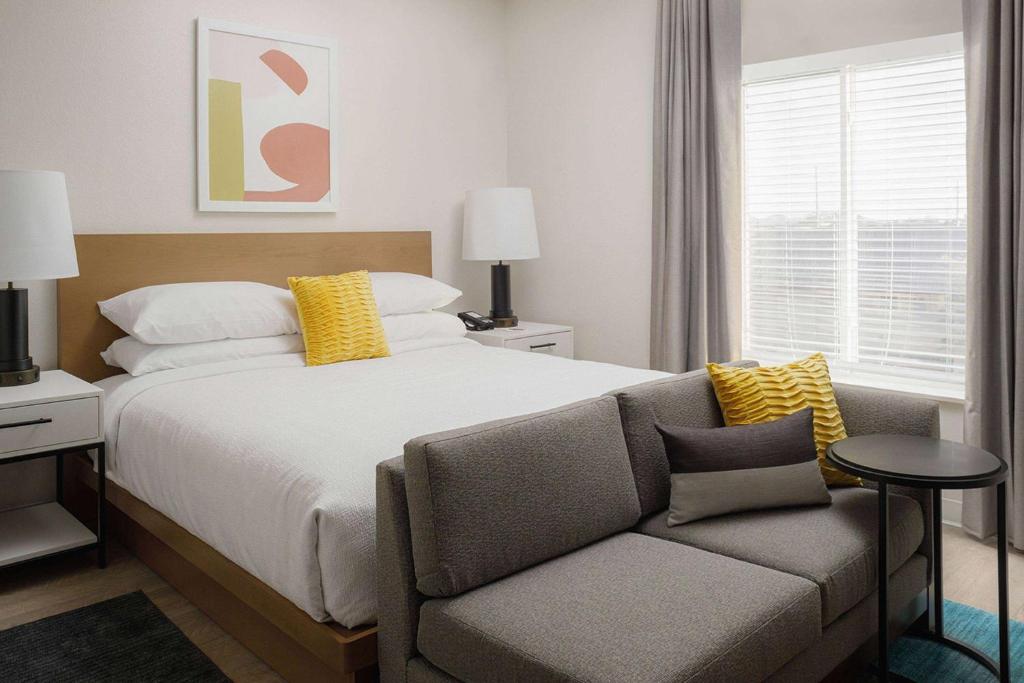 WaterWalk Extended Stay by Wyndham Jacksonville Deerwood Pk photo