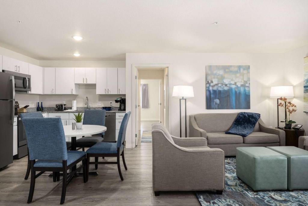 WaterWalk Extended Stay by Wyndham Minneapolis - Plymouth - Suite De Tres Habitaciones - 3 Camas Queen