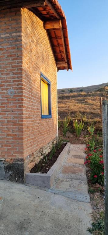 a brick building with a window on the side of it at Chalé Boa Vista in Carrancas