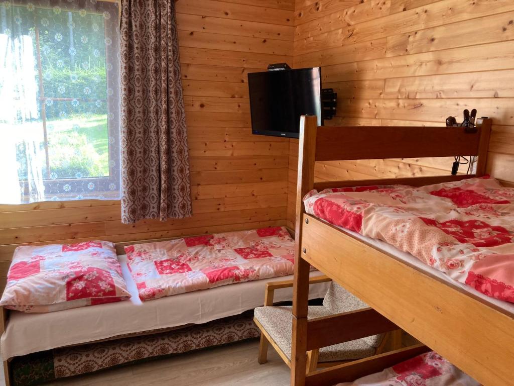 Postel nebo postele na pokoji v ubytování Chaty Nad Koupalištěm
