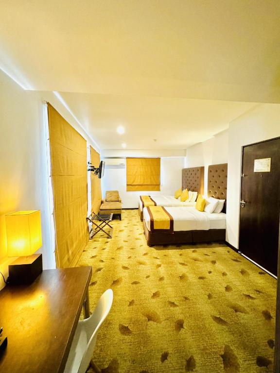 Postel nebo postele na pokoji v ubytování City Hotel Colombo 02