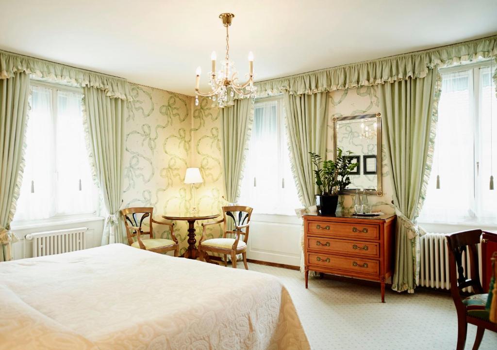 Postel nebo postele na pokoji v ubytování Romantik Hotel Wilden Mann Luzern