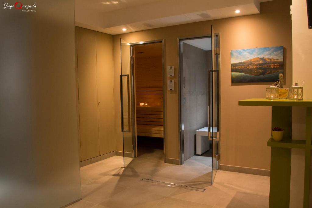 Koupelna v ubytování Parini Hotel