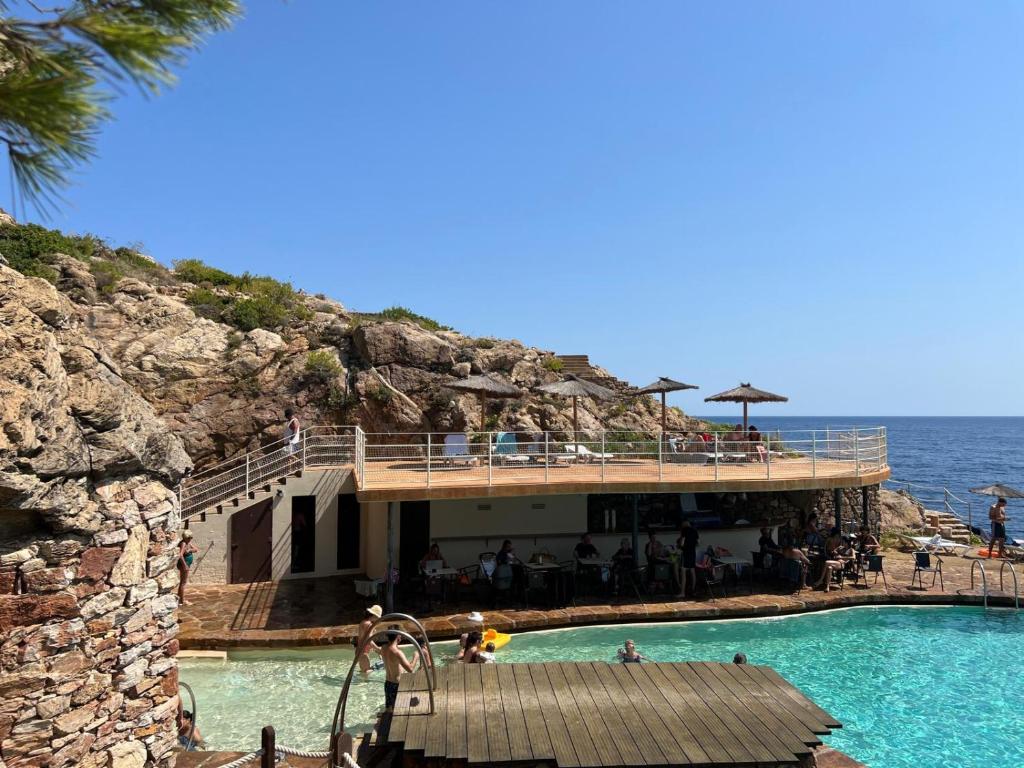 Bazén v ubytování Cap Sa Sal suites -Apartament Begur - Costa Brava nebo v jeho okolí