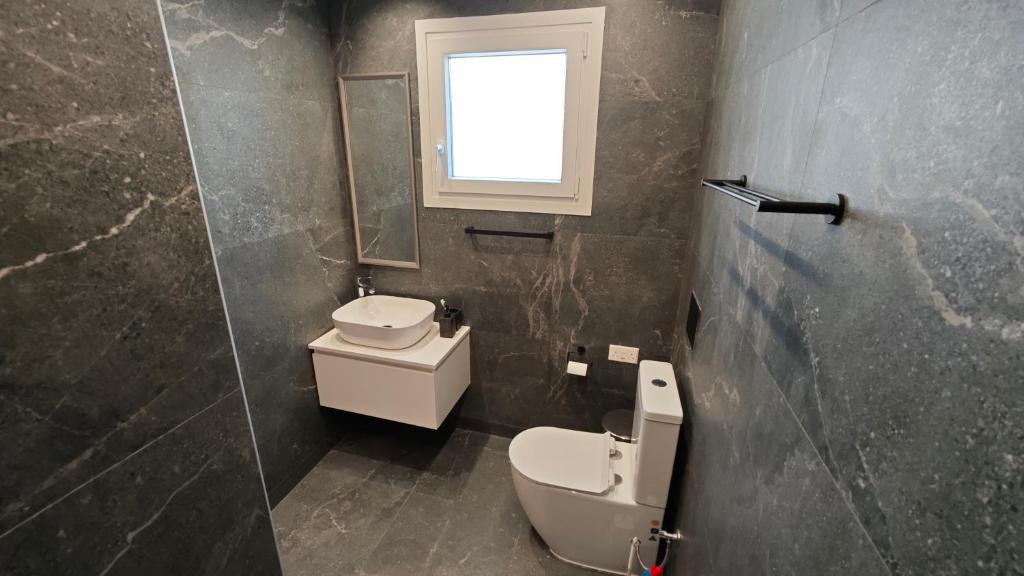 Koupelna v ubytování Kamares Larnaca modern 1 bedroom house