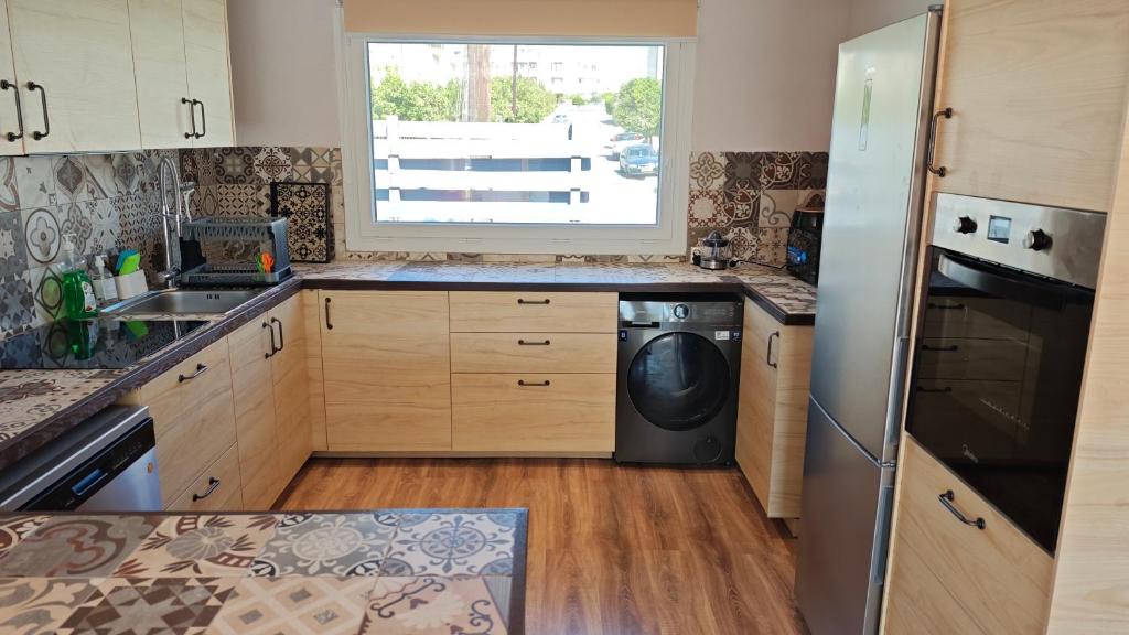 Kuchyň nebo kuchyňský kout v ubytování Kamares Larnaca modern 1 bedroom house