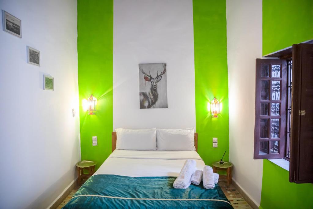 Postel nebo postele na pokoji v ubytování Riad Fes Dar