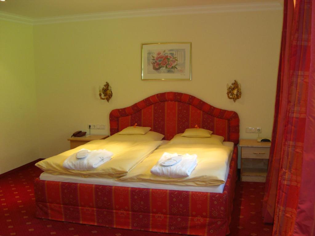 Postel nebo postele na pokoji v ubytování Hotel Hartenfels