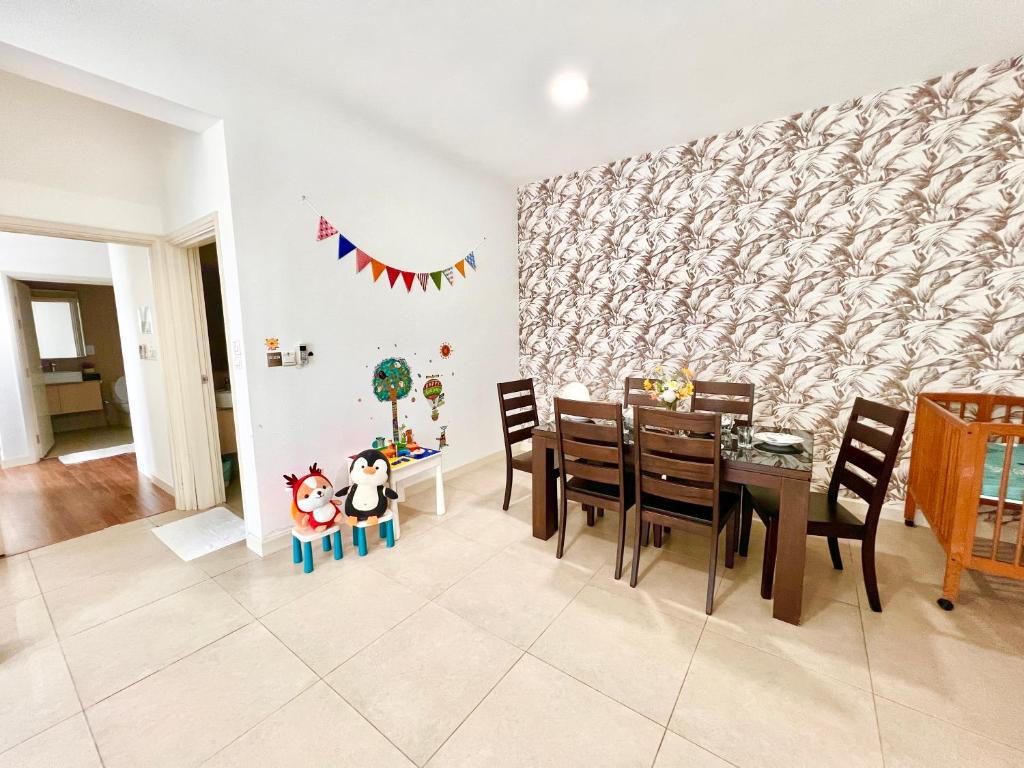 Legoland-3min Walk-HappyDream Suite at Afiniti -8pax-Cozy,Comfy&Convenience 2BR with Bathub - Deluxe Family Suite