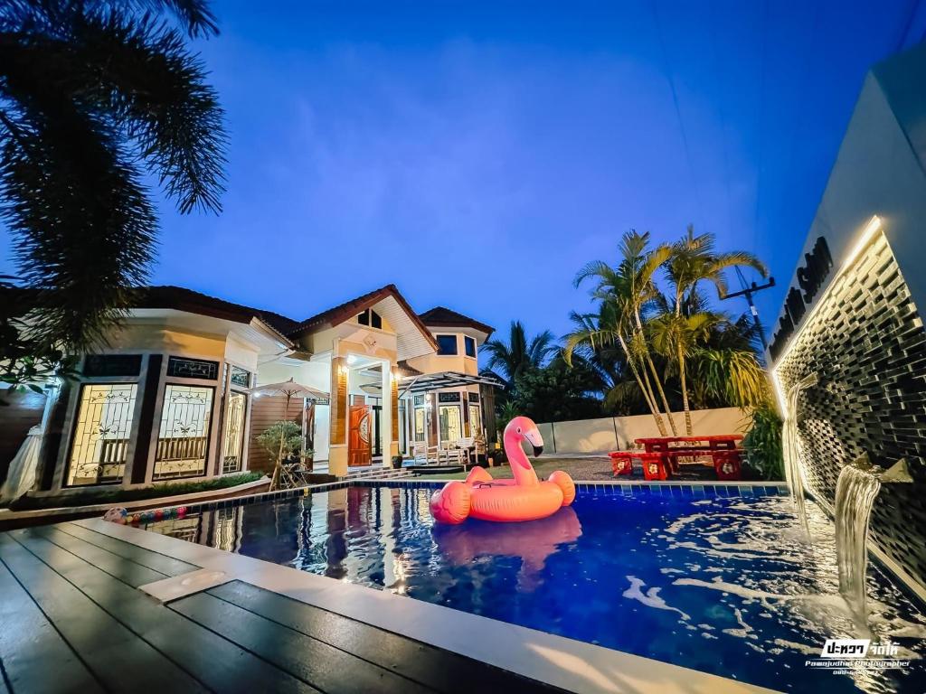 Bazén v ubytování Meenakorn Pool Villa Satun nebo v jeho okolí