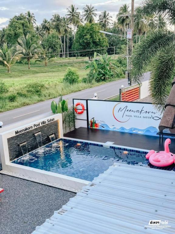 Bazén v ubytování Meenakorn Pool Villa Satun nebo v jeho okolí