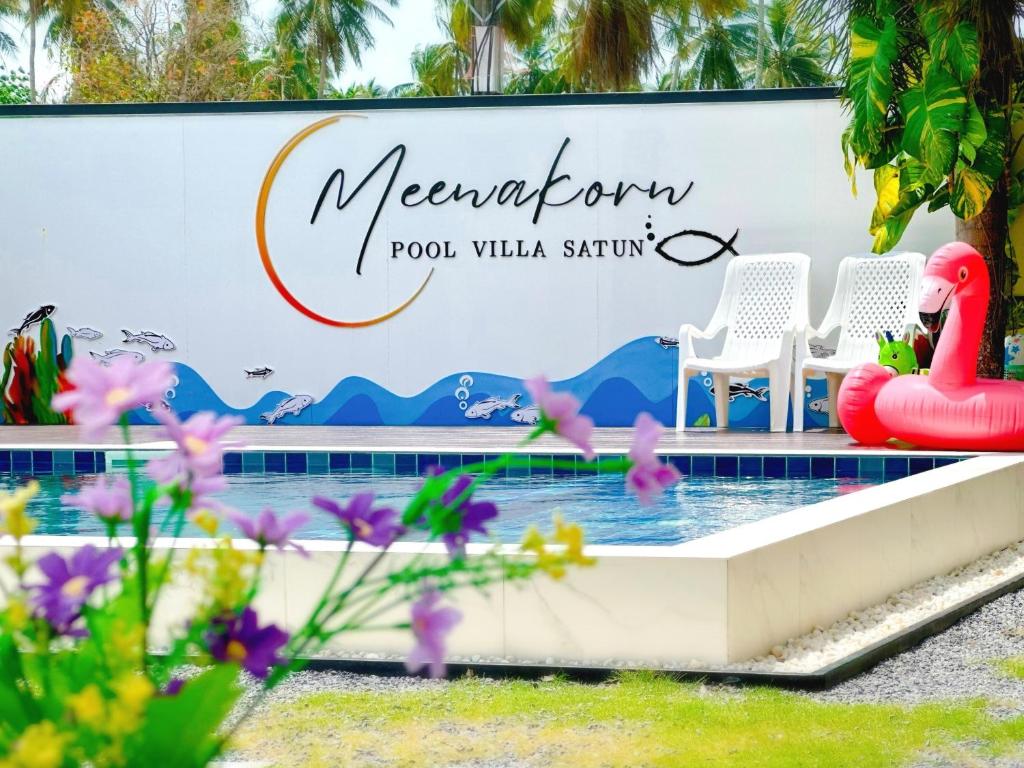 Bazén v ubytování Meenakorn Pool Villa Satun nebo v jeho okolí