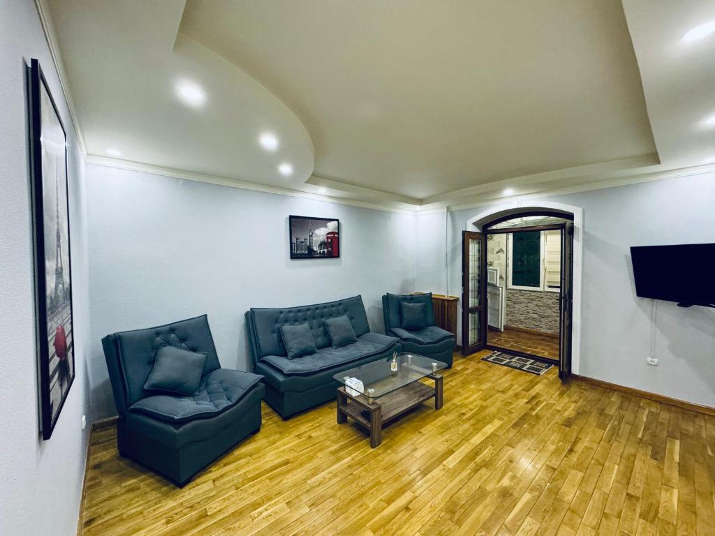 Classic Family Apart In The Center With 4 Rooms