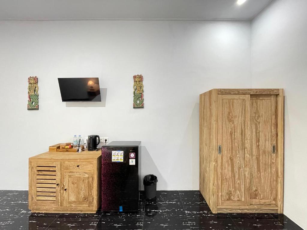 TV a/nebo společenská místnost v ubytování Rai Wood Carver and Homestay