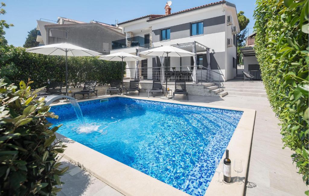 Three-Bedroom Holiday Home In Banjole