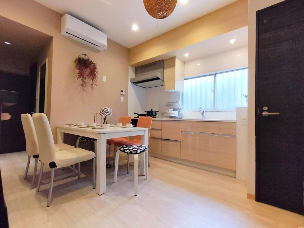 12池袋最中心 两室一厅两浴室两卫生间 池袋站7分 2 rooms Ikebukuro center 7 mins to ST Max 8P 直达新宿 涉谷 表参道 池袋 上野 代代木 银座 原宿にあるキッチンまたは簡易キッチン
