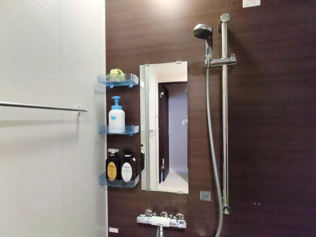12池袋最中心 两室一厅两浴室两卫生间 池袋站7分 2 rooms Ikebukuro center 7 mins to ST Max 8P 直达新宿 涉谷 表参道 池袋 上野 代代木 银座 原宿にあるバスルーム