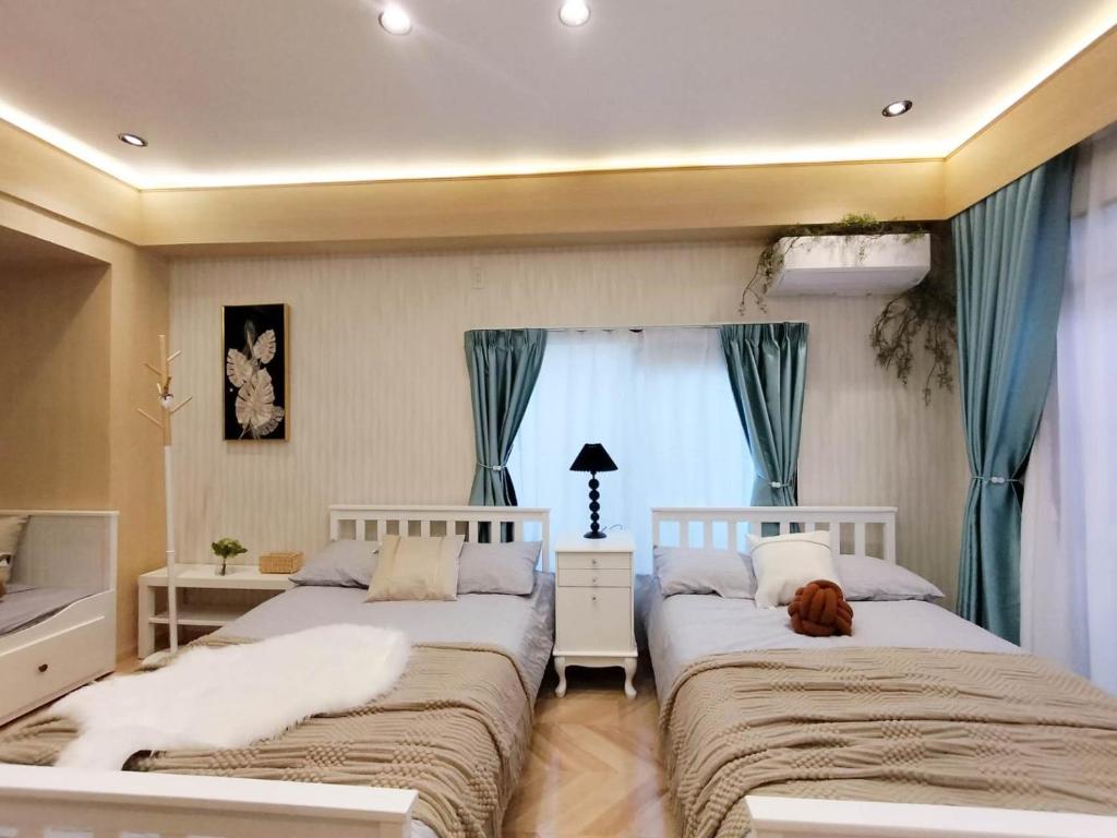 東京にある12池袋最中心 两室一厅两浴室两卫生间 池袋站7分 2 rooms Ikebukuro center 7 mins to ST Max 8P 直达新宿 涉谷 表参道 池袋 上野 代代木 银座 原宿のベッドルーム1室(犬が寝つくベッド2台付)