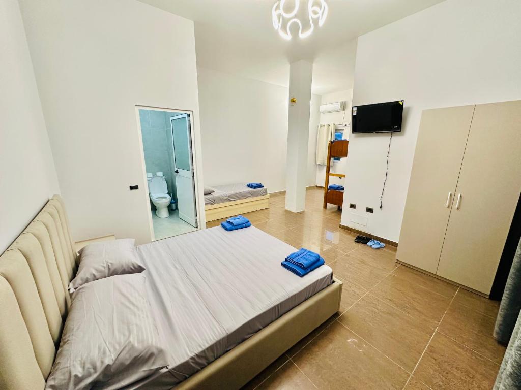 Postel nebo postele na pokoji v ubytování HOTEL SARDA