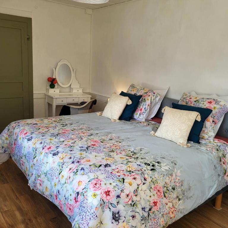 Posteľ alebo postele v izbe v ubytovaní La maison horlogère , spas et bain nordique