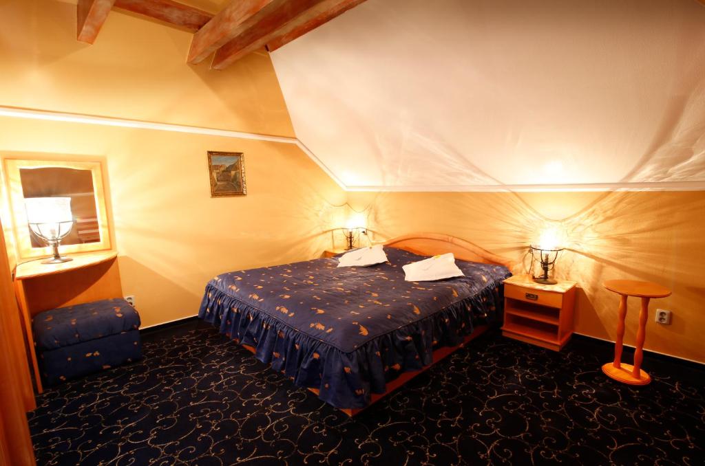 Postel nebo postele na pokoji v ubytování AGH Hotel
