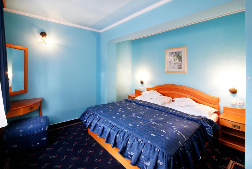 Postel nebo postele na pokoji v ubytování AGH Hotel
