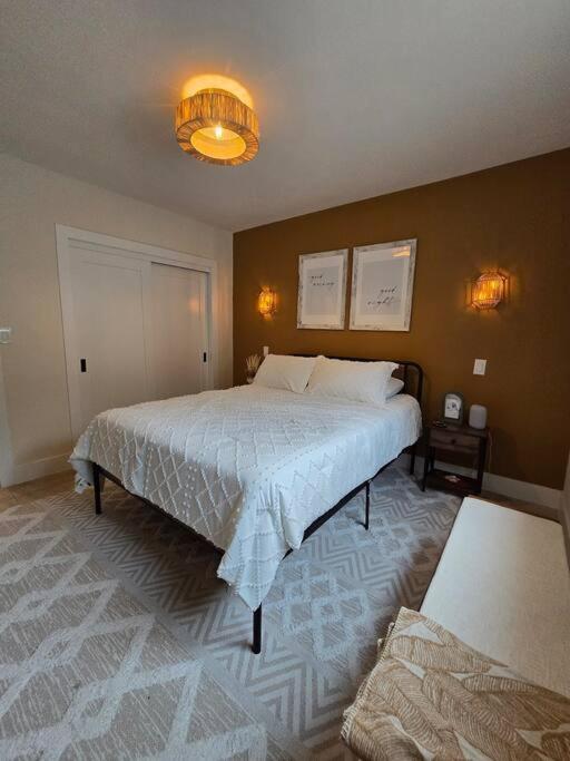 a bedroom with a large bed in a room at Palma Haus - Modern Villa with Pool Near the Beach in Hollywood Beach