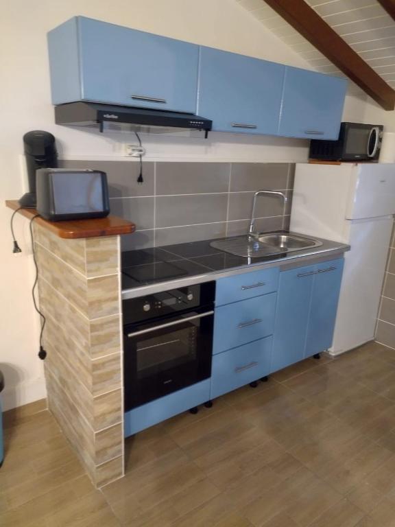 Kuchyň nebo kuchyňský kout v ubytování Residence l oiseau des iles