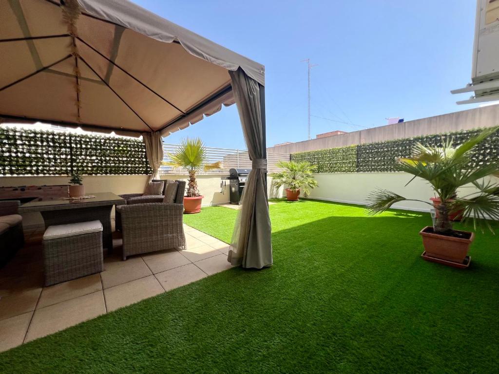 Posezení v ubytování Piso con terraza a 5 min del mar