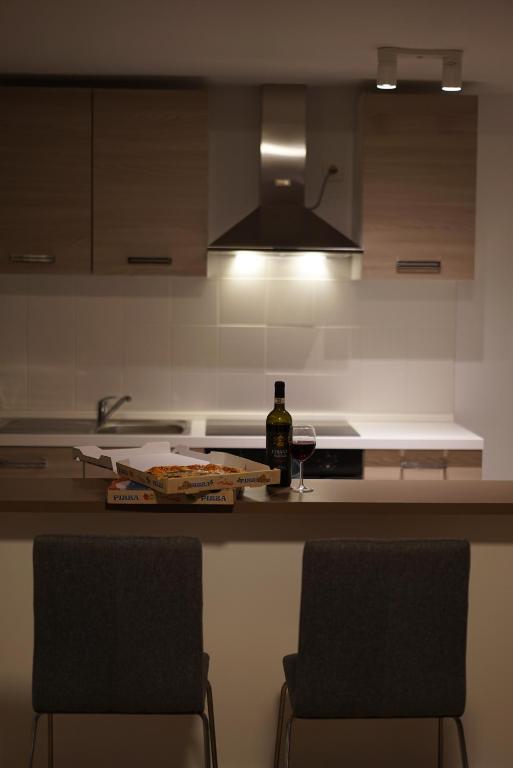 Kuchyň nebo kuchyňský kout v ubytování Skyway airport apartments