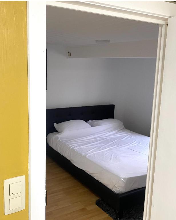 Postel nebo postele na pokoji v ubytování Quiet home