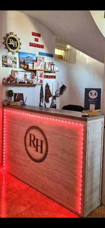 Certifikát, hodnocení, plakát nebo jiný dokument vystavený v ubytování Red House