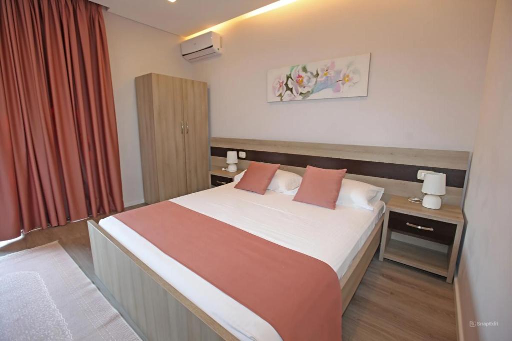 Postel nebo postele na pokoji v ubytování Star Hotel Saranda