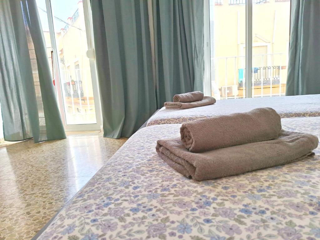 Posteľ alebo postele v izbe v ubytovaní Sunny Malaga Centre Flats, 2 Options, with Balcony or Terrace