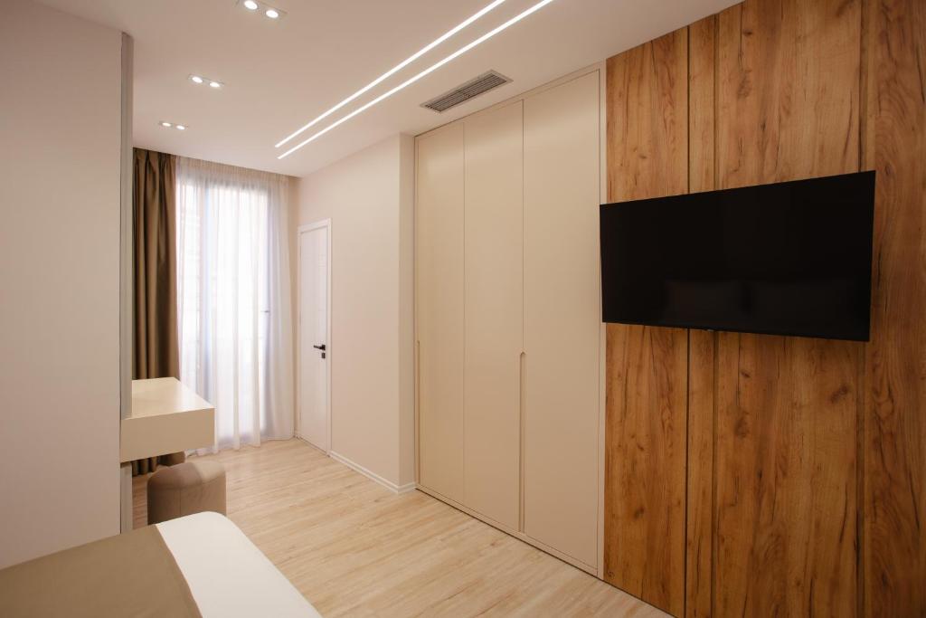 TV a/nebo společenská místnost v ubytování Downtown Hotel